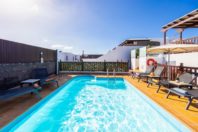Private pool and terrace . - Villa Saona . (Photo Gallery) }}