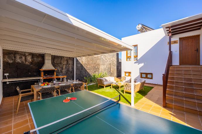 Terrace area with table tennis . - Villa Saona . (Photo Gallery) }}