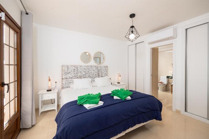 Double bedroom with en suite bathroom and A/C . - Villa Saona . (Photo Gallery) }}