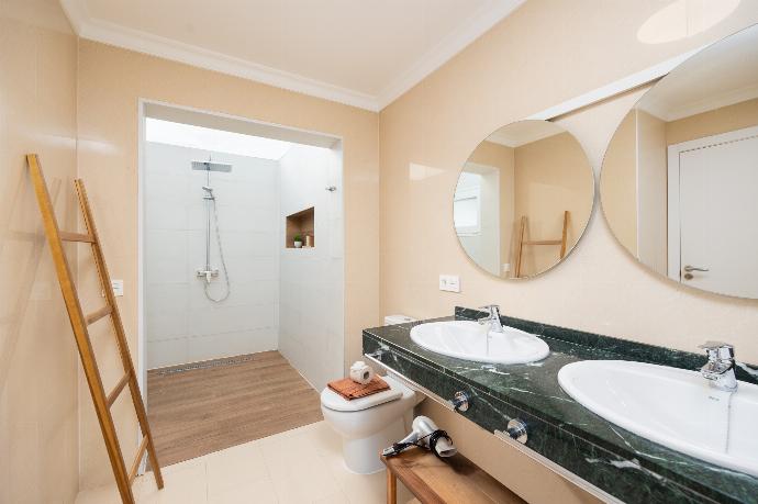 En suite bathroom with bath and shower . - Villa Saona . (Photo Gallery) }}
