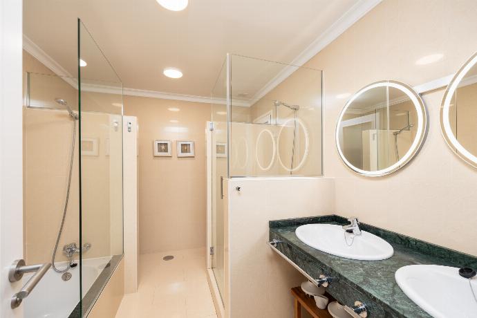 Family bathroom with bath and shower . - Villa Saona . (Photo Gallery) }}