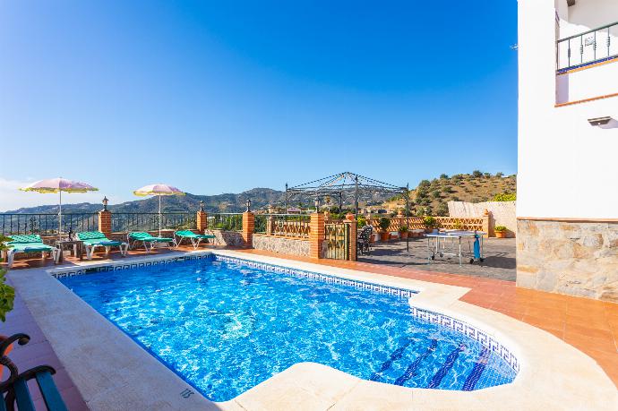 Private pool and terrace with sea views . - Villa Conchi Frigiliana . (Photo Gallery) }}