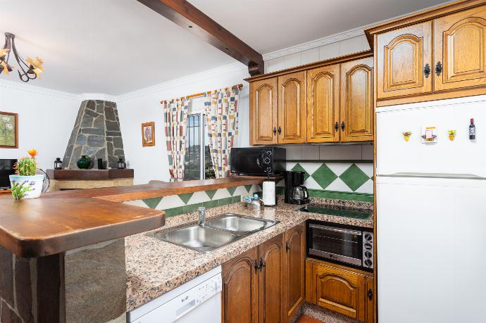 Equipped kitchen . - Villa Conchi Frigiliana . (Photo Gallery) }}