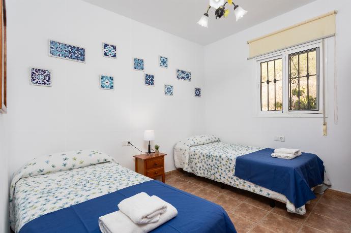 Twin bedroom with A/C . - Villa Medina Paloma . (Photo Gallery) }}