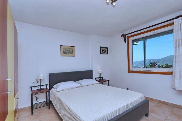 Double bedroom with A/C and en suite bathroom . - Villa Margarita . (Photo Gallery) }}