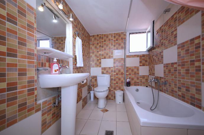En suite bathroom with bath . - Villa Margarita . (Photo Gallery) }}