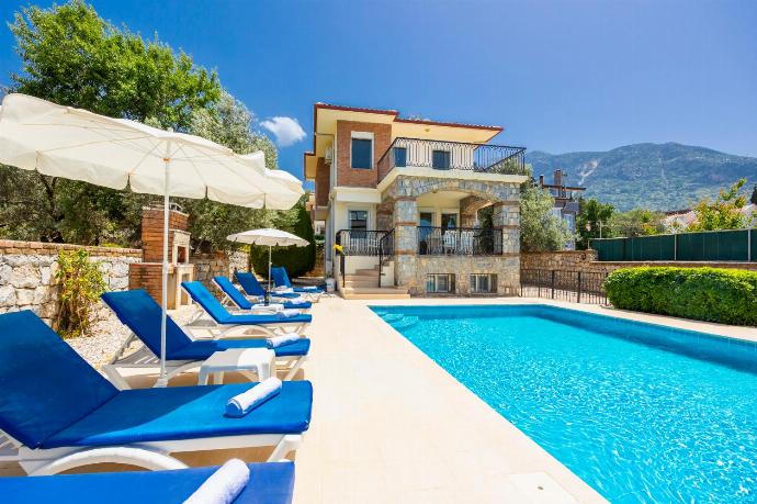 Beautiful villa with private pool and terrace . - Golden Trio Villa . (Photo Gallery) }}