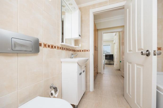 En suite bathroom with bath and shower . - Golden Trio Villa . (Photo Gallery) }}