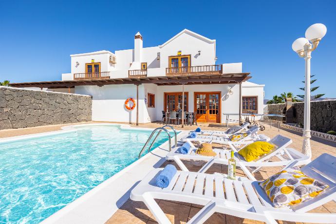 Beautiful villa with private pool and terrace . - Villa Alexsandra . (Photo Gallery) }}