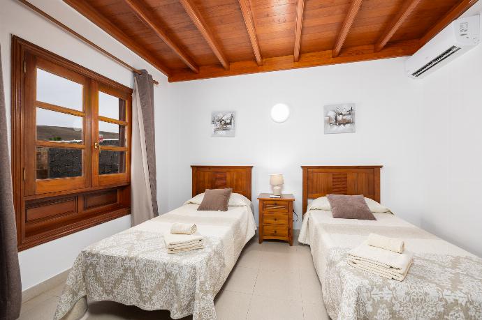 Twin bedroom with A/C . - Villa Blanca . (Photo Gallery) }}