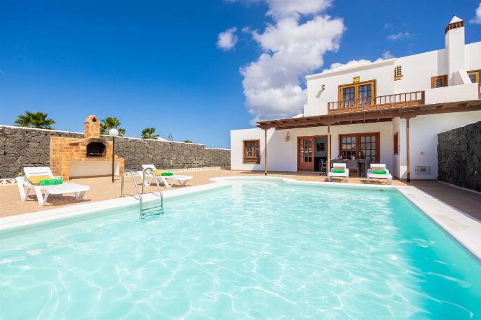Beautiful villa with private pool and terrace . - Villa Blanca . (Photo Gallery) }}