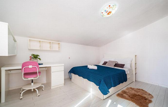 Double bedroom with A/C . - Villa Maslina . (Photo Gallery) }}