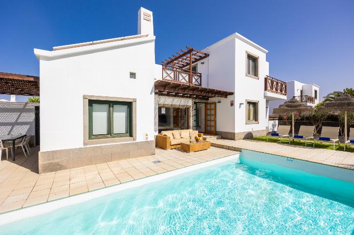 Beautiful villa with private pool and terrace . - Villa Isadora . (Photo Gallery) }}