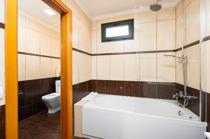 En suite bathroom with bath and shower . - Villa Isadora . (Photo Gallery) }}