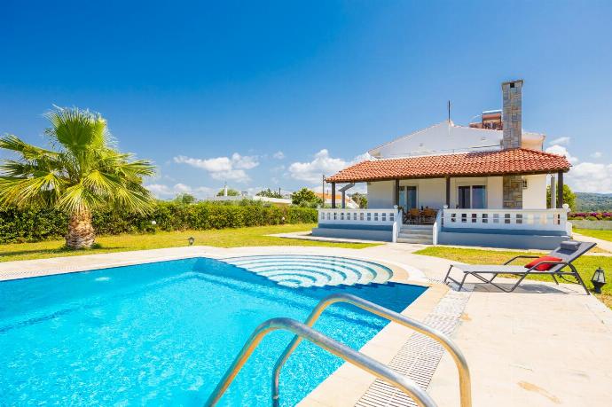 Beautiful villa with private pool, terrace, and garden with sea views . - Villa Sunset . (Photo Gallery) }}
