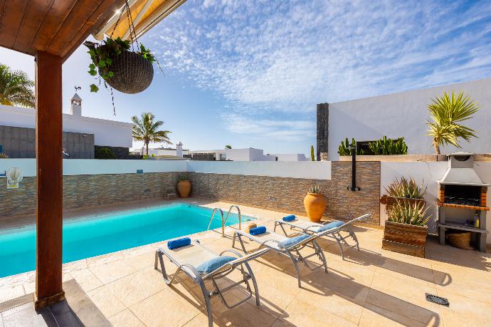 Private pool and terrace . - Villa Sal Marina . (Photo Gallery) }}