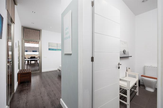 Double bedroom with en suite bathroom and A/C . - Villa Sal Marina . (Photo Gallery) }}