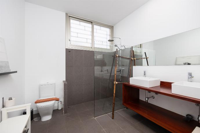 En suite bathroom with shower . - Villa Sal Marina . (Photo Gallery) }}