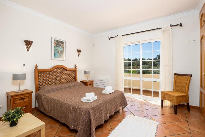 Double bedroom . - Quinta Monte dos Avos . (Photo Gallery) }}