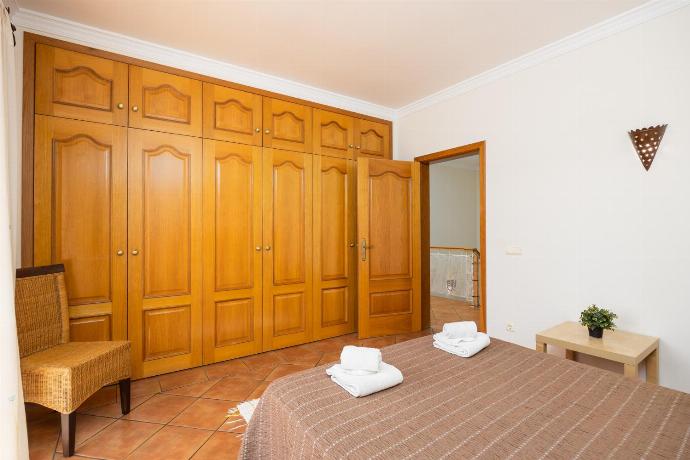 Double bedroom . - Quinta Monte dos Avos . (Photo Gallery) }}