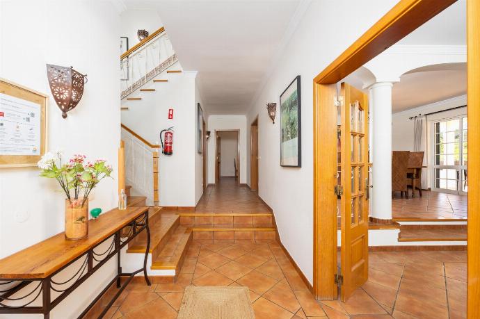 Hallway . - Quinta Monte dos Avos . (Photo Gallery) }}