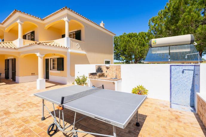 Terrace area with table tennis . - Quinta Monte dos Avos . (Photo Gallery) }}