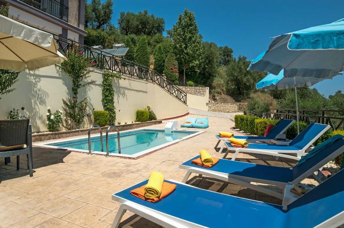 Beautiful villa with private pool . - Villa Naisy . (Photo Gallery) }}
