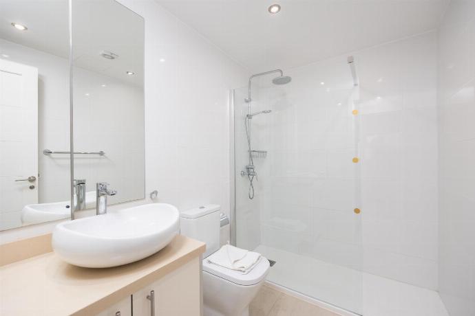 En suite bathroom with shower . - Villa Beyond . (Photo Gallery) }}