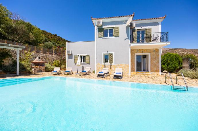 ,Beautiful villa with private pool and terrace . - Villa Kostis . (Галерея фотографий) }}