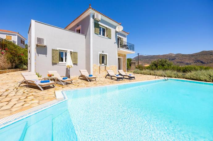 Beautiful villa with private pool and terrace . - Villa Kostis . (Галерея фотографий) }}