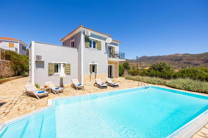 Beautiful villa with private pool and terrace . - Villa Kostis . (Galería de imágenes) }}