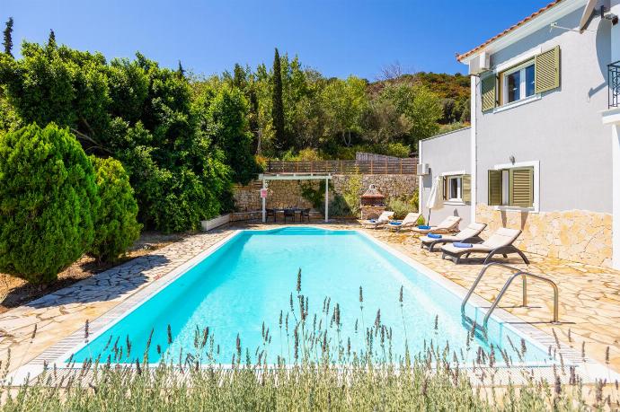 Beautiful villa with private pool and terrace . - Villa Kostis . (Galería de imágenes) }}