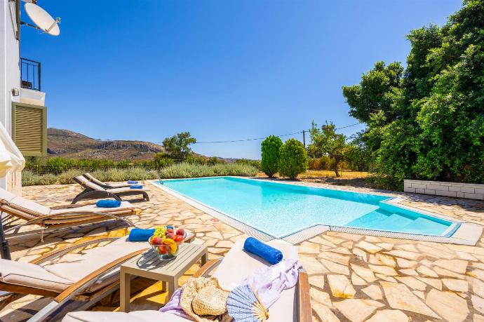 Beautiful villa with private pool and terrace . - Villa Kostis . (Galería de imágenes) }}