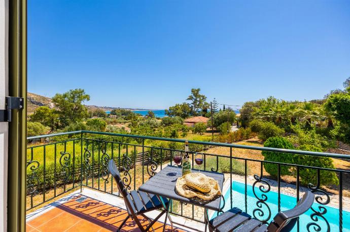 Balcony with sea views . - Villa Kostis . (Photo Gallery) }}