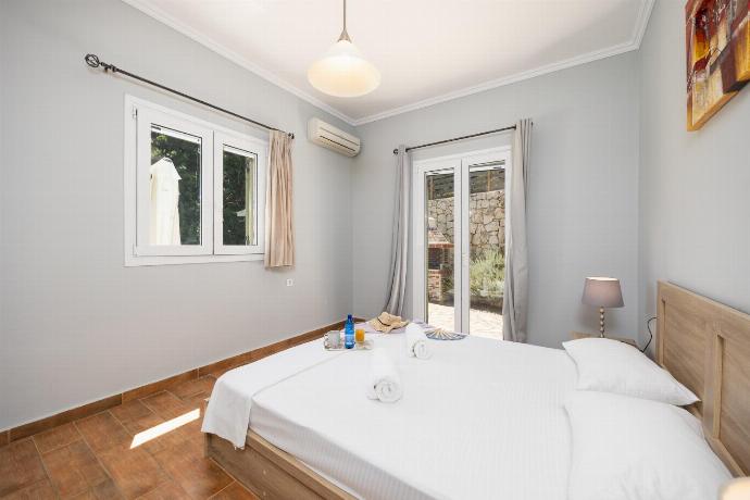 Double bedroom with A/C . - Villa Kostis . (Photo Gallery) }}