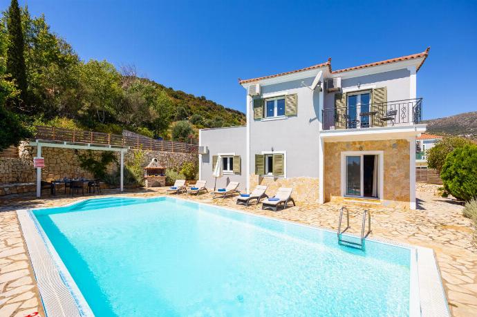 Beautiful villa with private pool and terrace . - Villa Kostis . (Galleria fotografica) }}