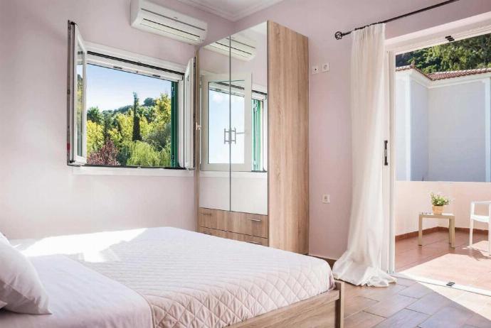 Double bedroom with A/C . - Villa Olga . (Photo Gallery) }}