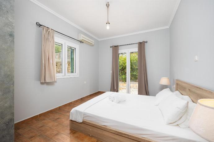 Double bedroom with A/C . - Villa Olga . (Photo Gallery) }}