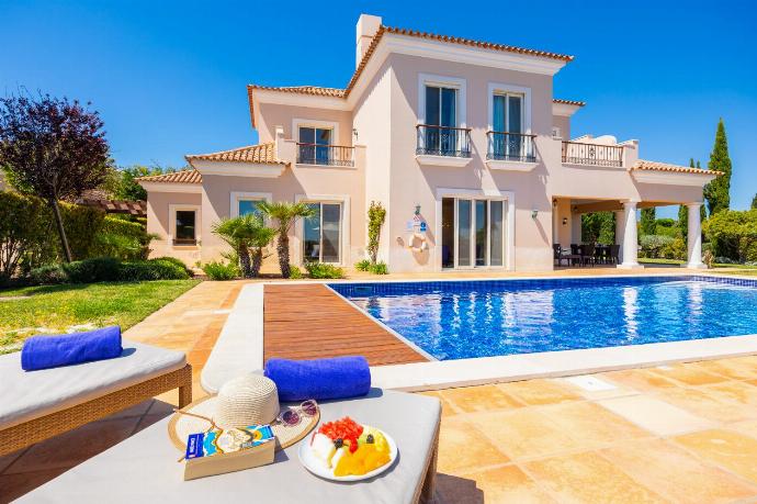 Beautiful villa with private pool and terrace . - Villa Monte Rei . (Photo Gallery) }}