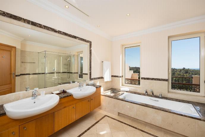 En suite bathroom with bath and shower . - Villa Monte Rei . (Photo Gallery) }}