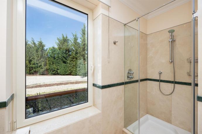 En suite bathroom with shower . - Villa Monte Rei . (Photo Gallery) }}