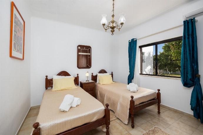 Twin bedroom with A/C . - Casa Das Areias . (Photo Gallery) }}