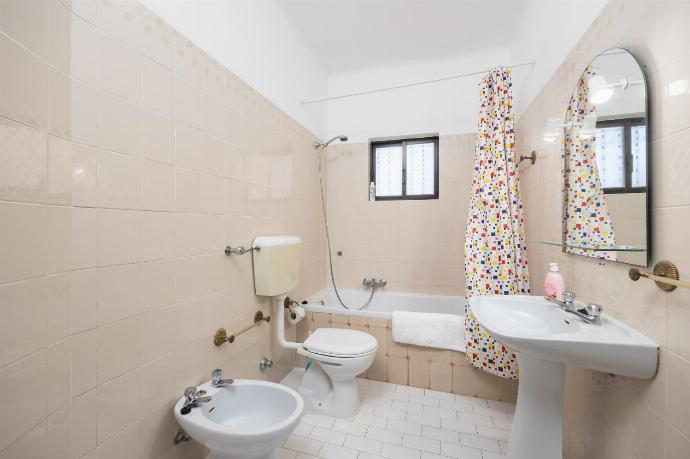 Family bathroom with bath and shower . - Casa Das Areias . (Photo Gallery) }}