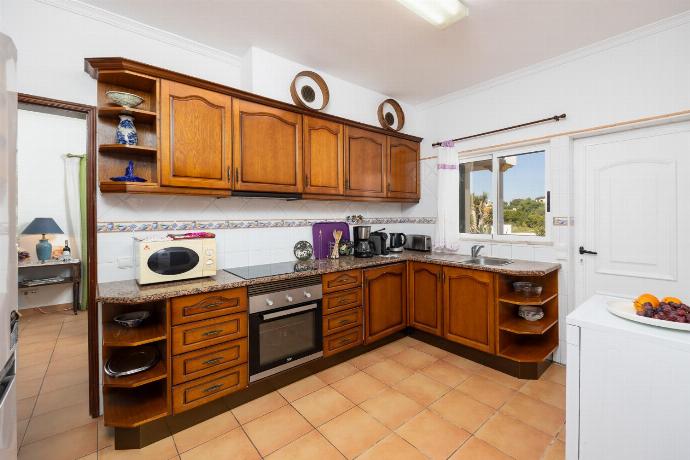 Equipped kitchen . - Villa Sol Nascente . (Photo Gallery) }}