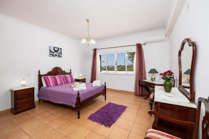 Double bedroom with A/C . - Villa Sol Nascente . (Photo Gallery) }}