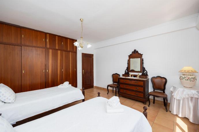 Twin bedroom with A/C . - Villa Sol Nascente . (Photo Gallery) }}