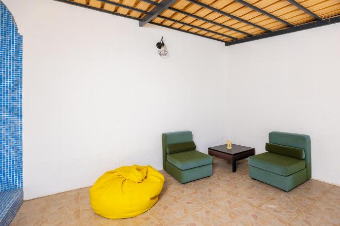 Sheltered terrace . - Villa Sol Nascente . (Photo Gallery) }}