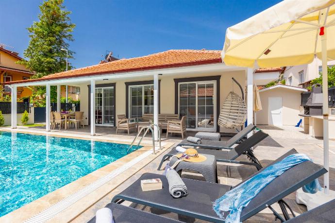 Beautiful villa with private pool, terrace, and garden . - Villa Central . (Photo Gallery) }}