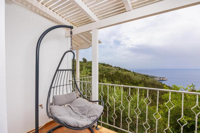 Balcony with sea views . - Villa Gardenia . (Photo Gallery) }}