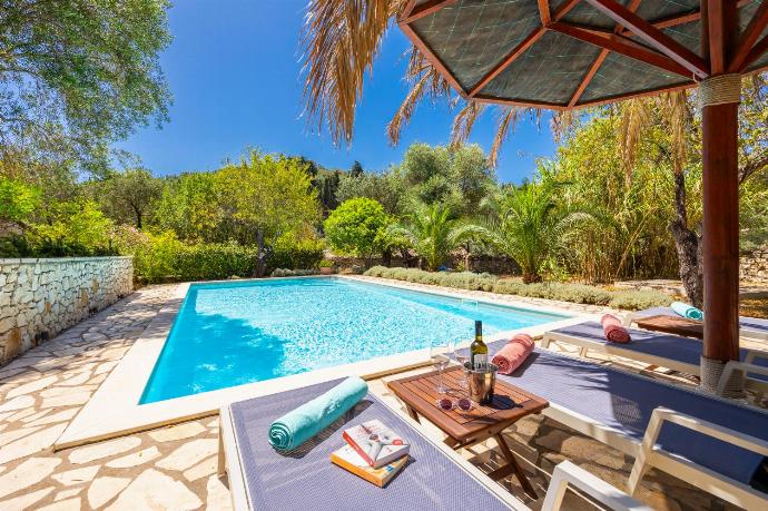 Private pool and terrace with sea views . - Villa Marmari . (Photo Gallery) }}